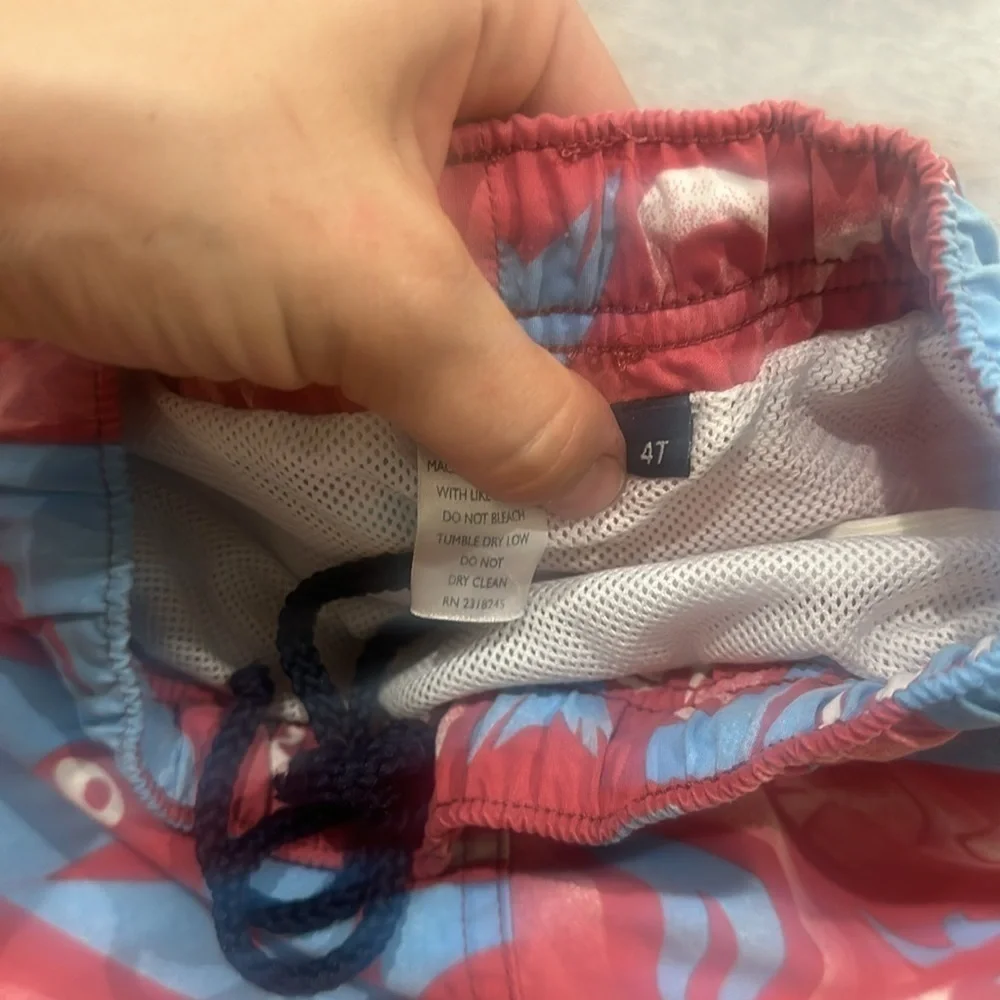 Vineyard Vines Fish Block Chappy Trunk  Little Boys' 5/6